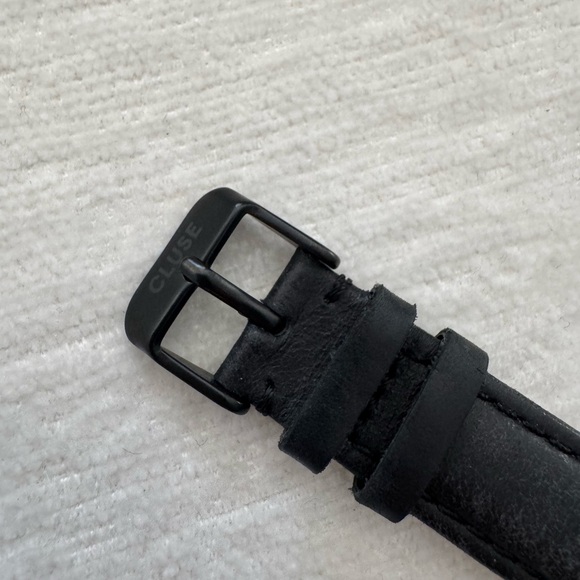 Cluse Black Watch (Battery Needed)